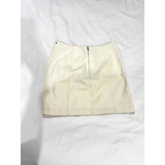NWT Free People Modern Femme Cream Snow Vegan Leather Short Mini Skirt- Size 6 - Picture 5 of 9